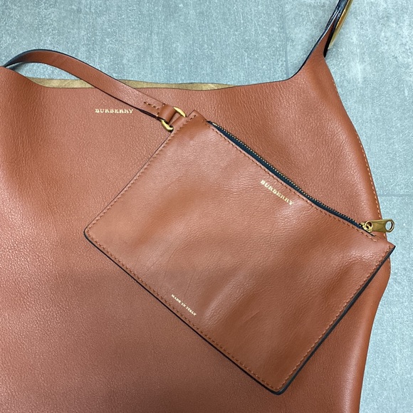 Authentic BNWT Burberry Unisex Leather Messenger - Picture 9 of 12